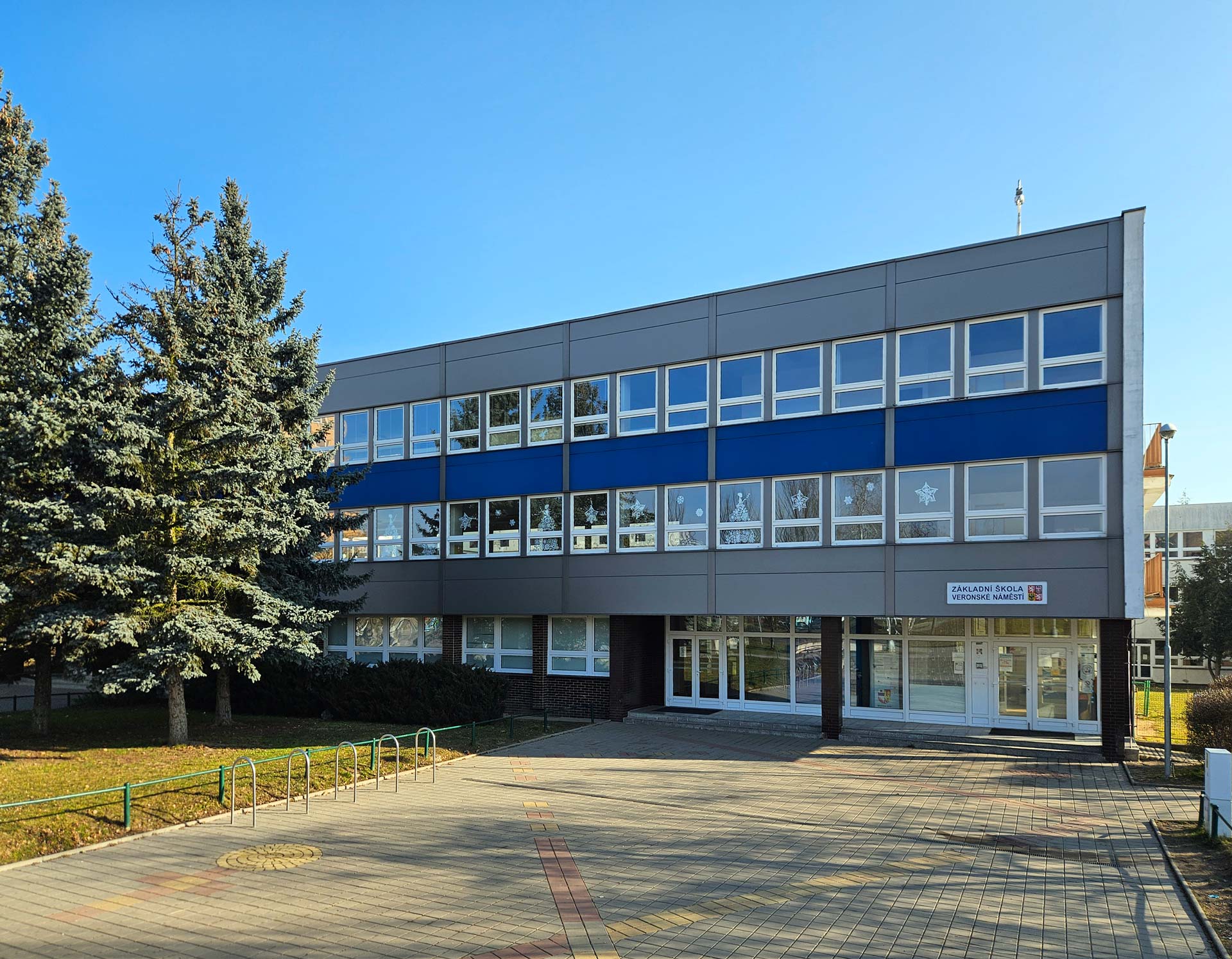 Pohled na Základní školu Veronské náměstí