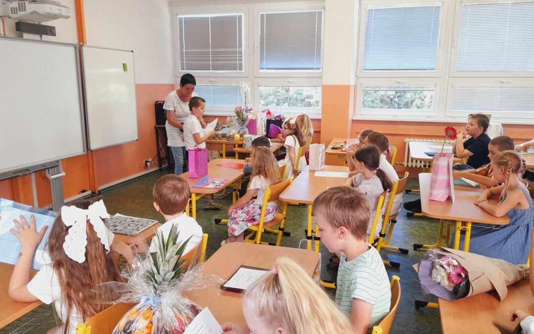 Rozdávání vysvědčení v 1.C